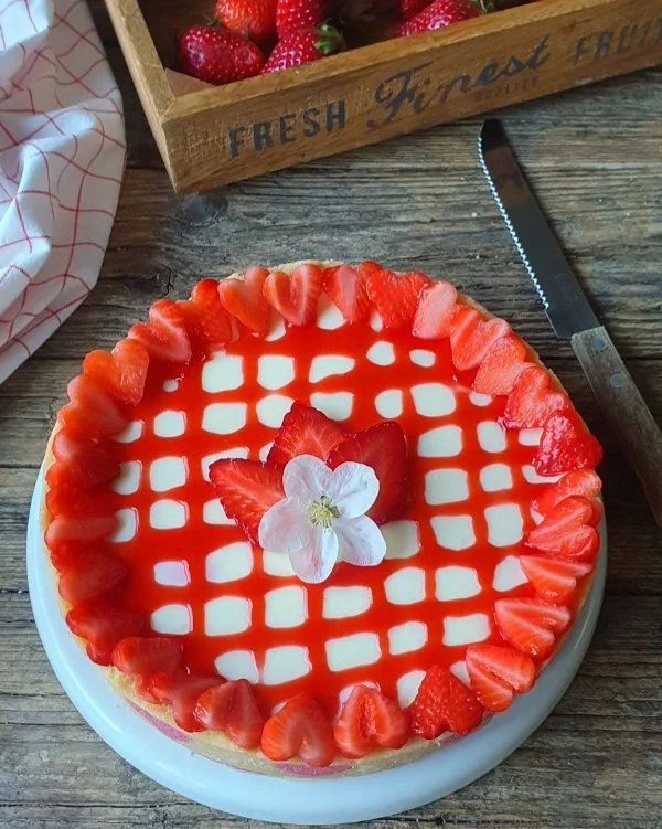 Crostata fragole e panna cotta.jpg