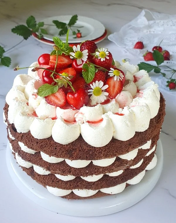 Torta golosa fragole e ciliegie.jpg