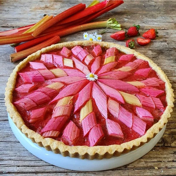 Crostata primavera rabarbaro e fragole