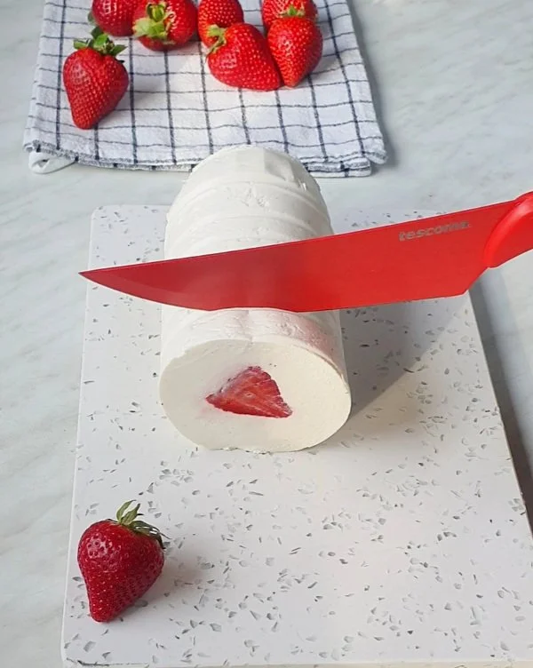 PANNA COTTA CON DENTRO LE FRAGOLE1.jpg