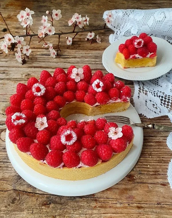 Crostata-savarin con lamponi 1.jpg