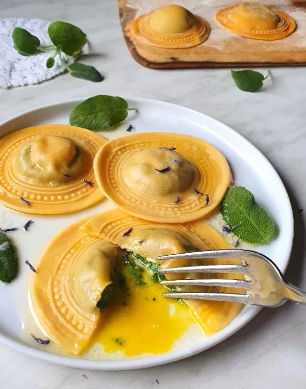 Ravioli con tuorlo 1.jpg