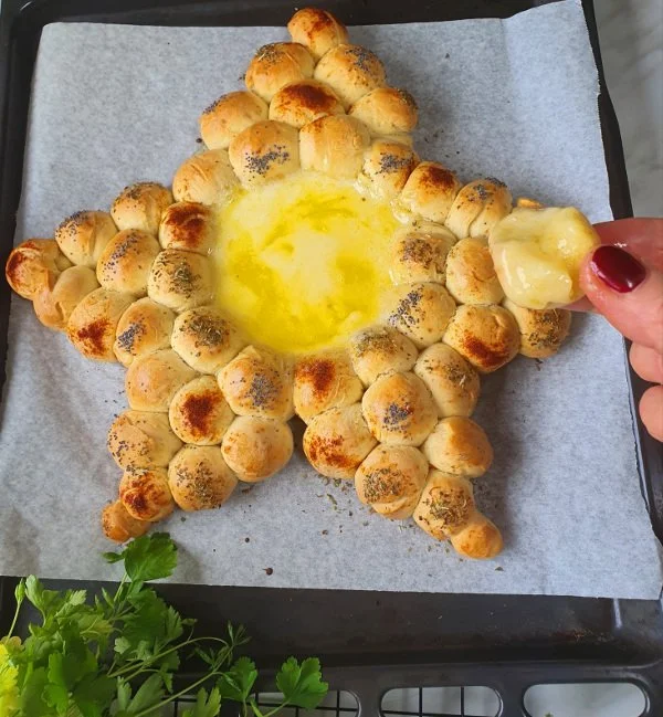 Stella di pane con cuore di formaggio.jpg