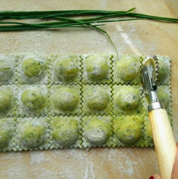 Ravioli di erba cipollina con carne di vitello.jpg