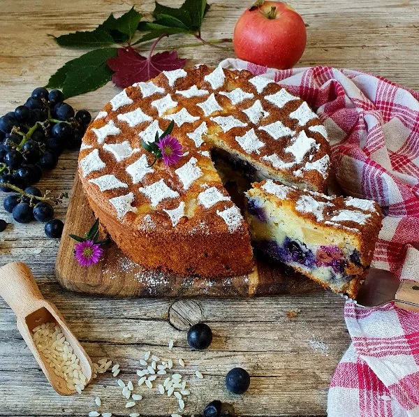 Torta di mele, riso e uva fragola 1.jpg