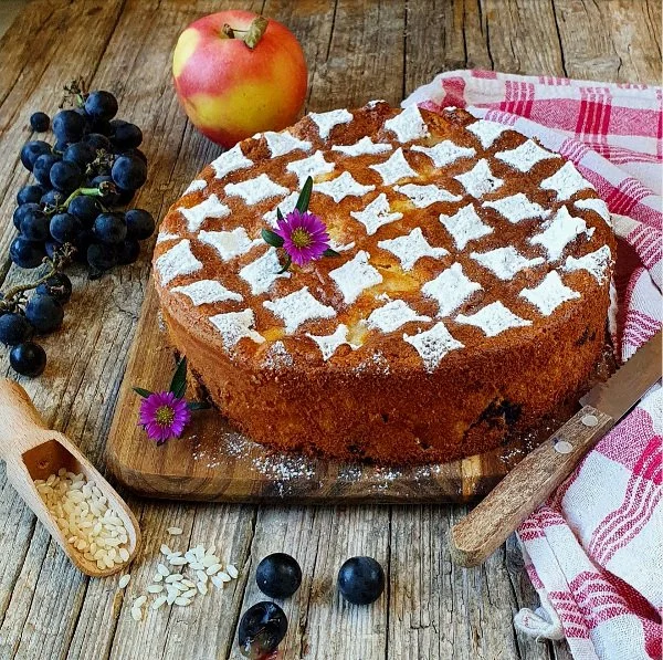 Torta di mele, riso                       e uva fragola