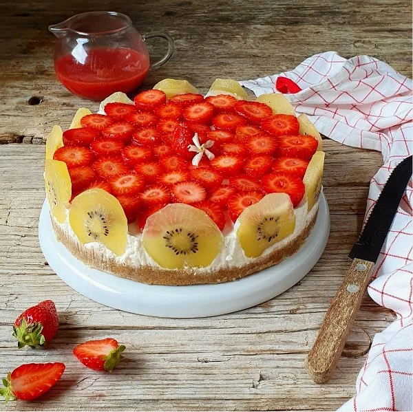 Crostata con panna cotta e fragole (senza cottura) 