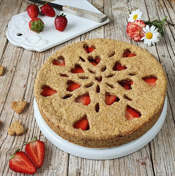 Crostata integrale con fragole.jpg