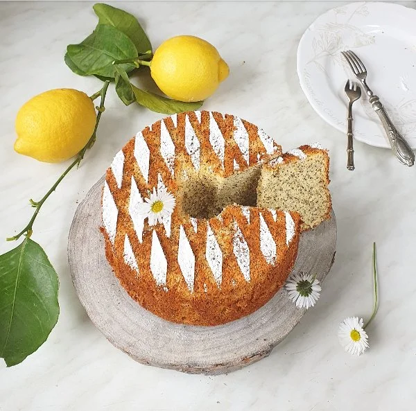 Chiffon cake al limone e semi di papavero