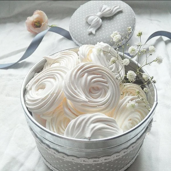 Meringhe con panna 1.jpg