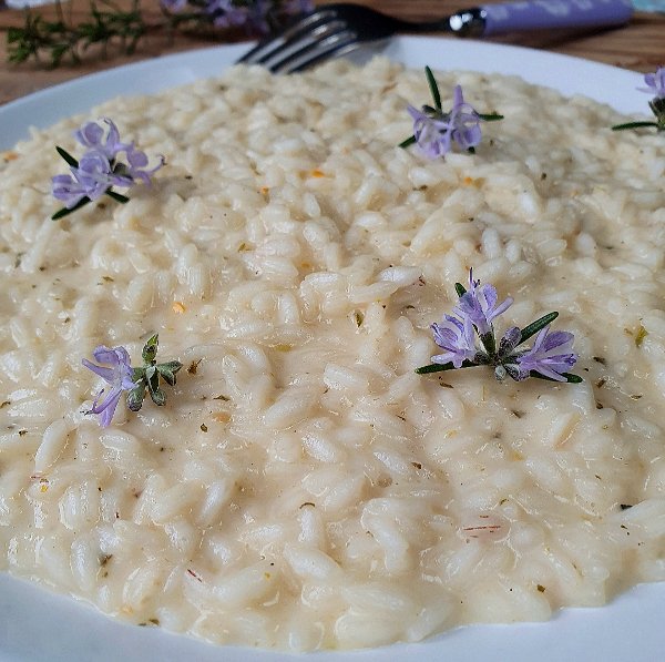 Risotto cremoso al rosmarino 1.jpg