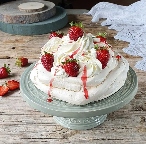 Pavlova fragole e chantilly.jpg