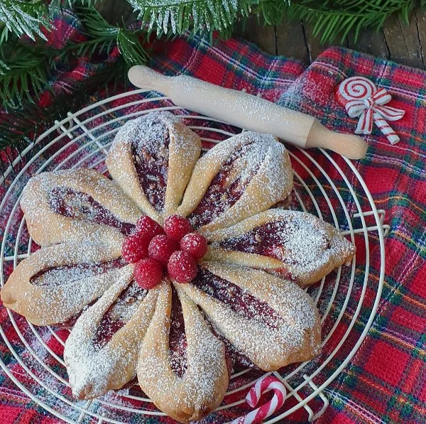 Torta brioche con lamponi e noci pecan