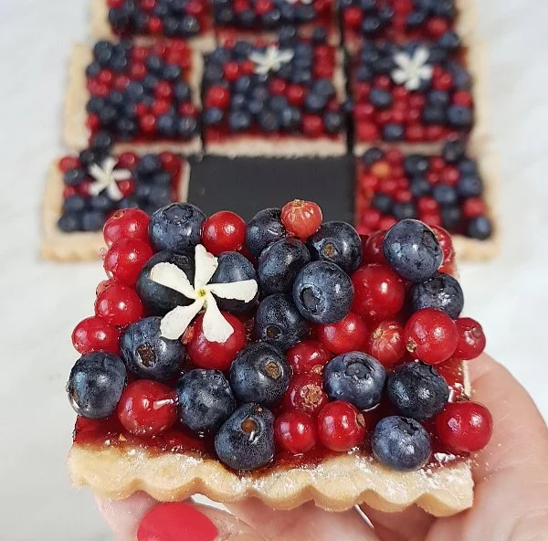 Crostata alla'acqua con frutti di bosco 1.jpg