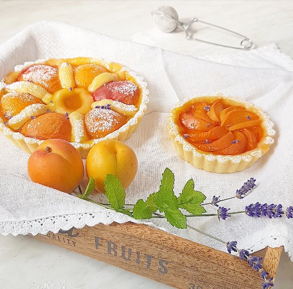 Crostata albicocche  e crema pasticcera