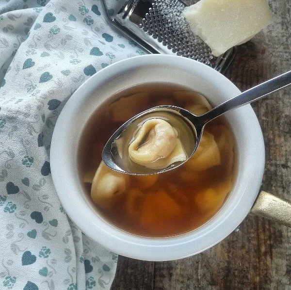Tortellini in brodo.jpg