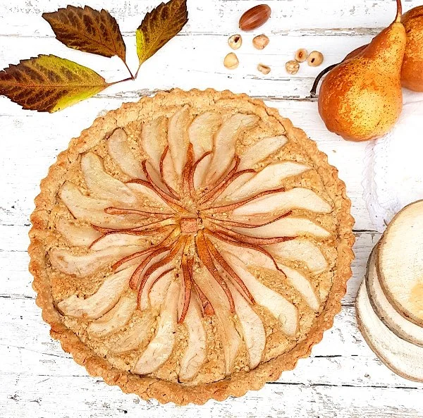 Crostata nocciole e pere 1.jpg