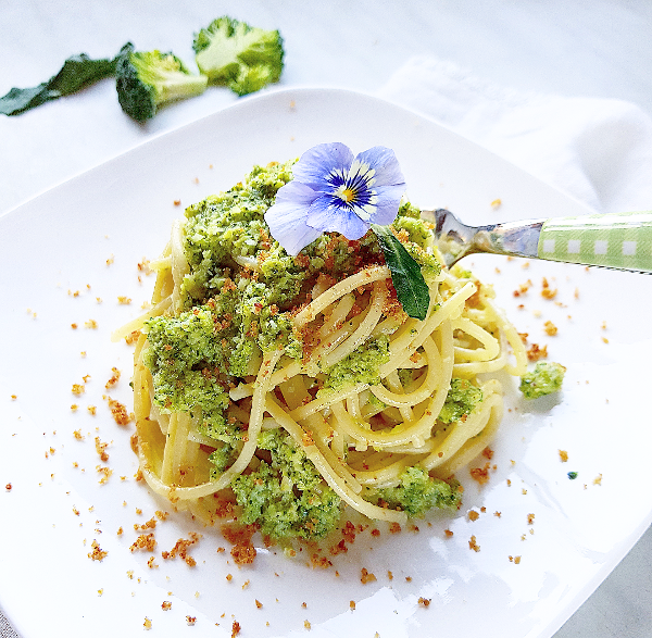 Spaghetti con crema di broccoli