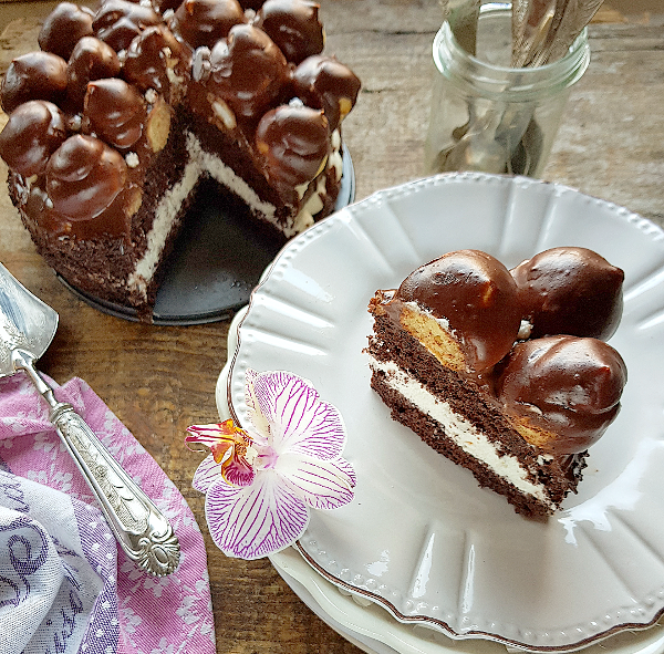 Torta profitterol.png