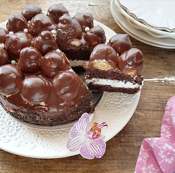 Torta profitterol