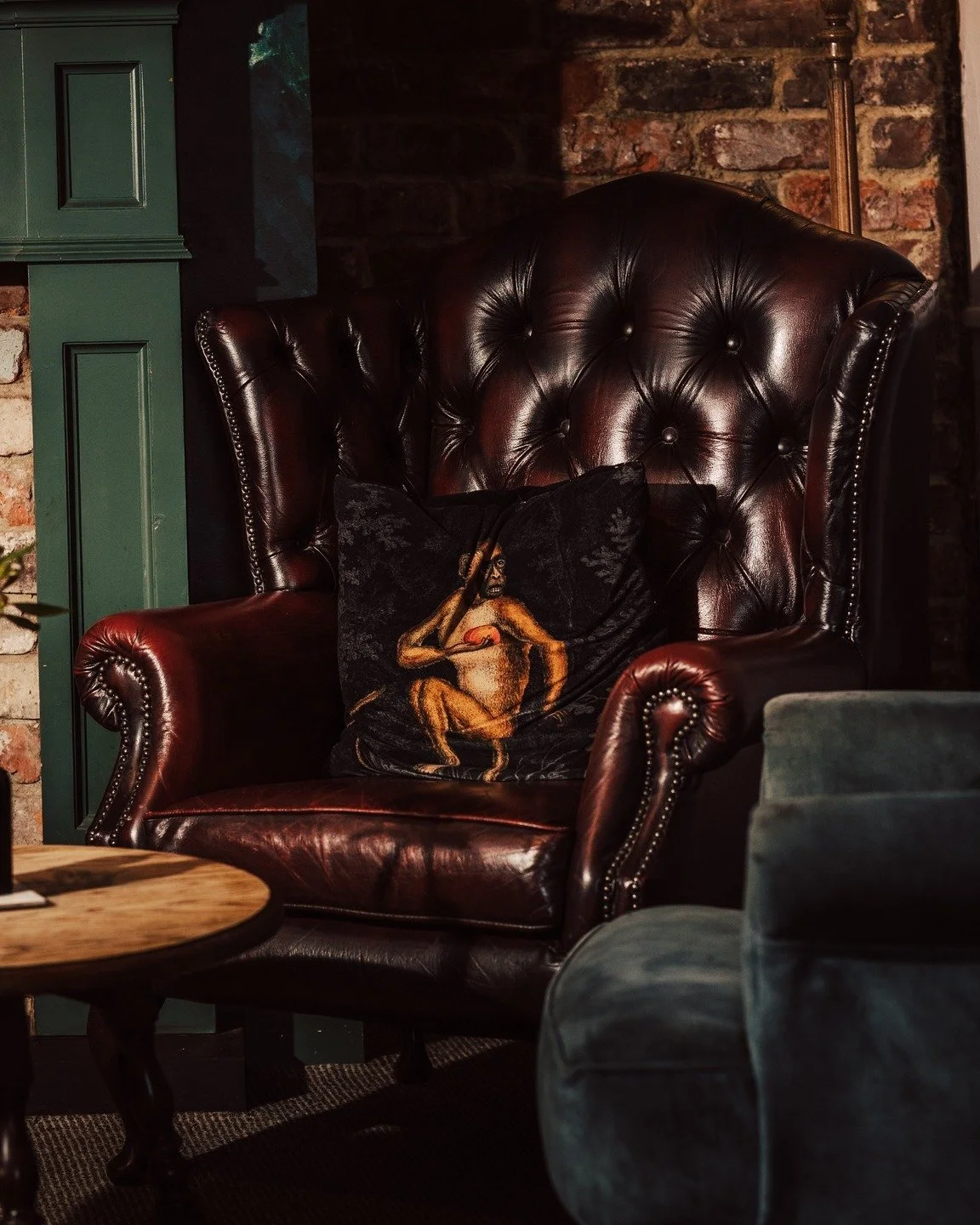 It calls to you, doesn't it?

It says "come, sit in my plush leather comfiness. Read a paper, drink a pint. It's what Wednesday afternoons are MADE for"

We hear it too.