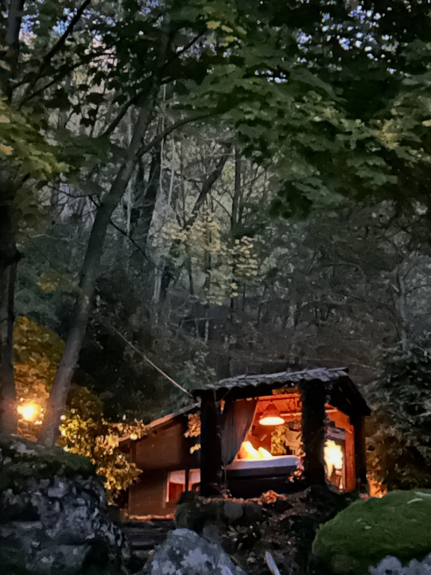 ALL SEASONS IN ONE WEEK // Hello everybody. Happy weekend! 

This week has been everything. Literally. No sooner as the shorts came out, we had snow. Calling for comfort. Meatloaf wrapped in savoy and plenty of logs on the burner. 

There was 20 degr