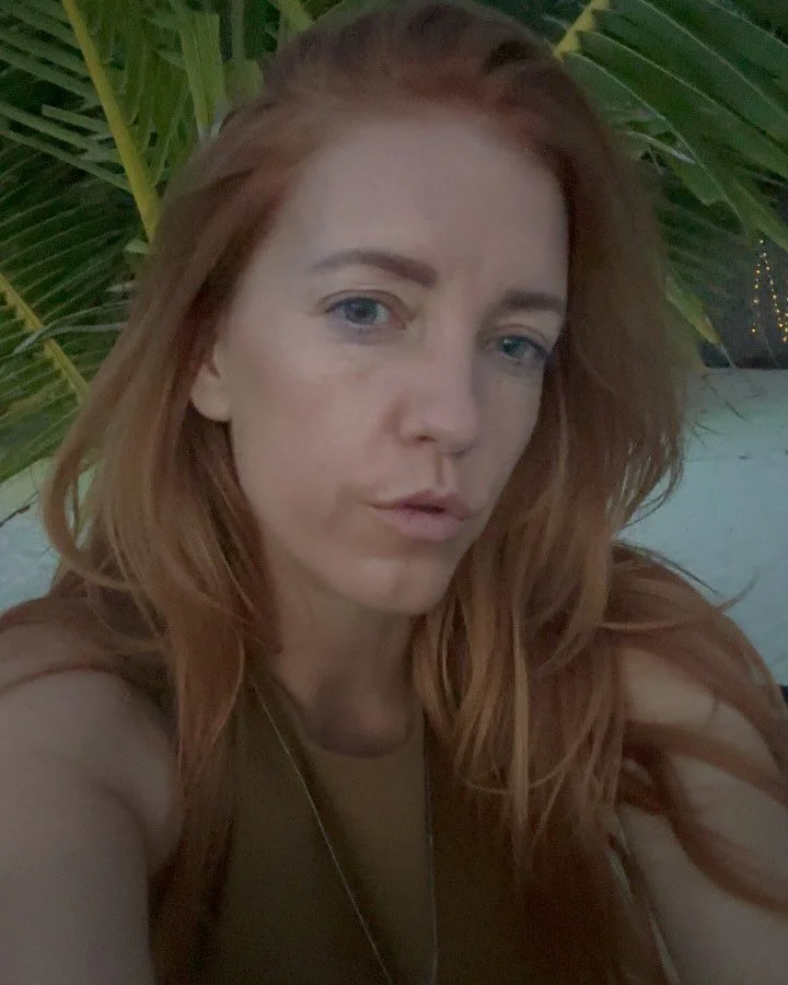 🏝️Summing up some of my fav things in Koh Phanang 🏝️

1. Dreamy beach moments 🌊 
2. Fresh Coconut with my fav coconut lady (so healthy aswell) 🥥 
3. Sunset art every day 🌅
4. Stock of my herbal thai toothpaste 🦷 
5. Guilty pleasures 😈 🤤 
6. I