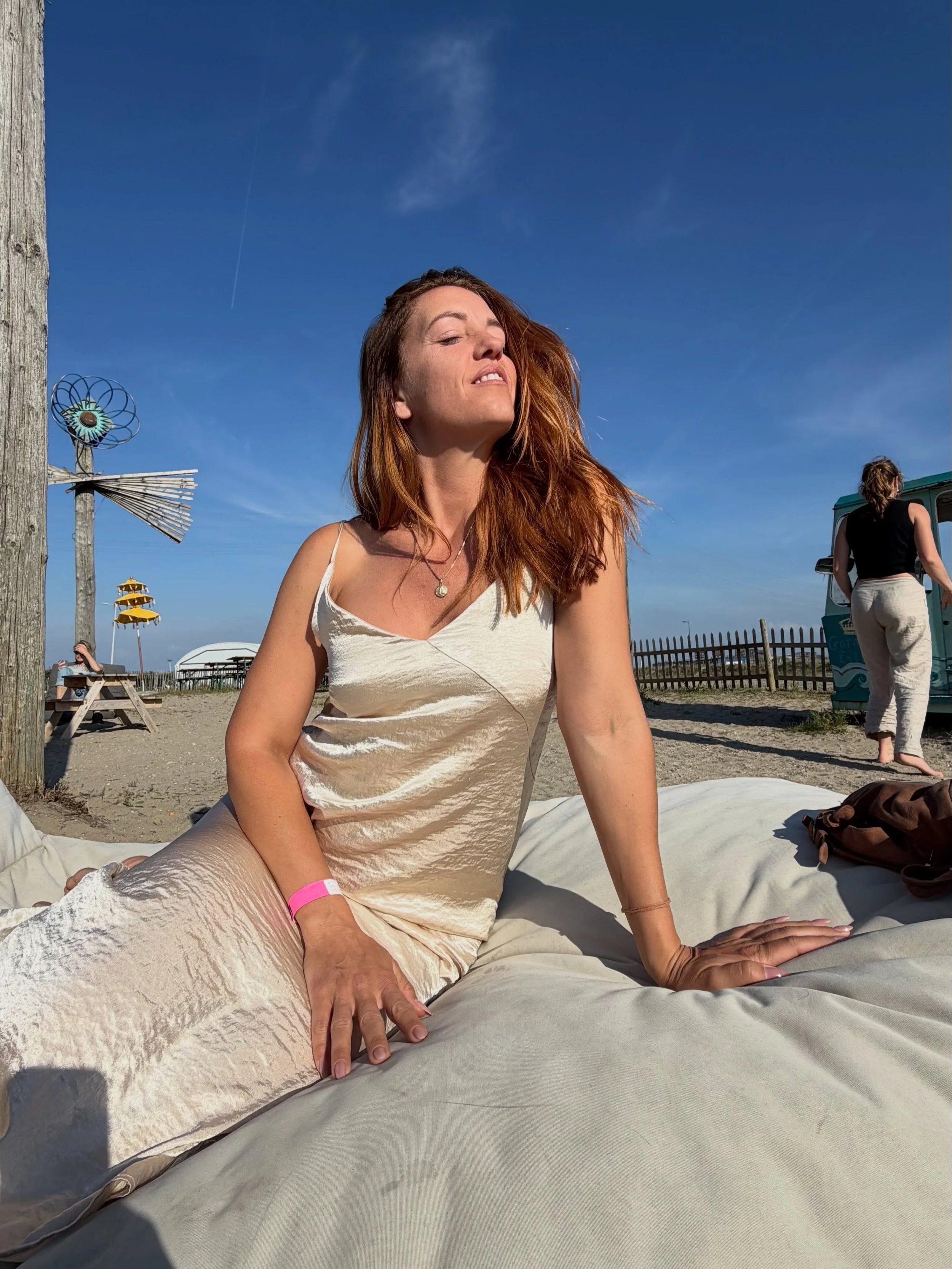 May 🌸 in all its opposites 
1. Catching sun @ kaap Amsterdam 
2. Sober Raving with @ambrosia.ecstatic.rave Amsterdam with Denise @ Kira 
3. Board games with one of my fav families 
4. Tried this new natural anti-microbial Ferment-Peptide Complex 
5.