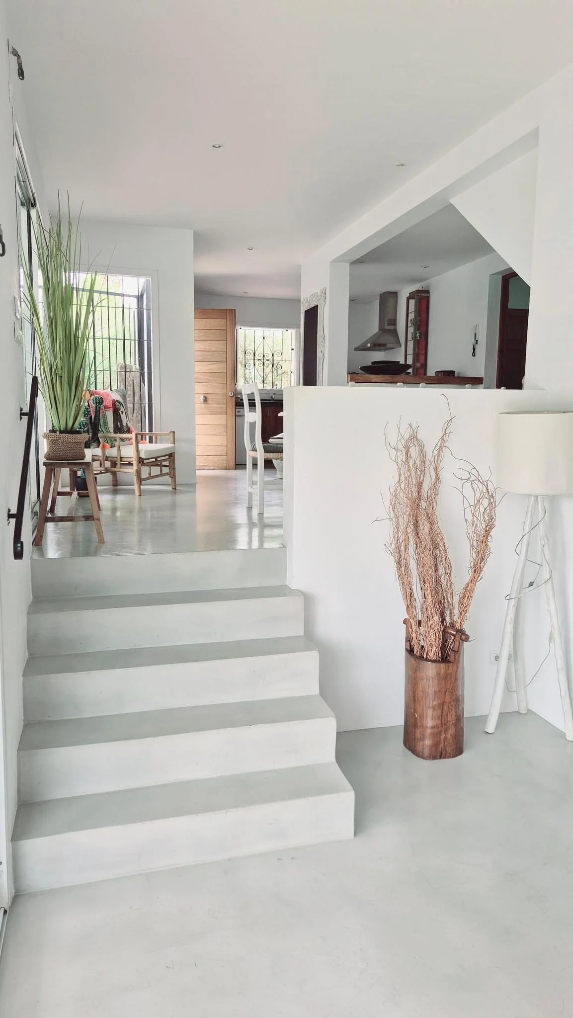Luxury villa in Ibiza overlooking sea and mountains, home of the Inner Muse Retreat by Michelle Ariel Luxery Finca Ibiza luxe Ibiza Sea nature and swimmingpool