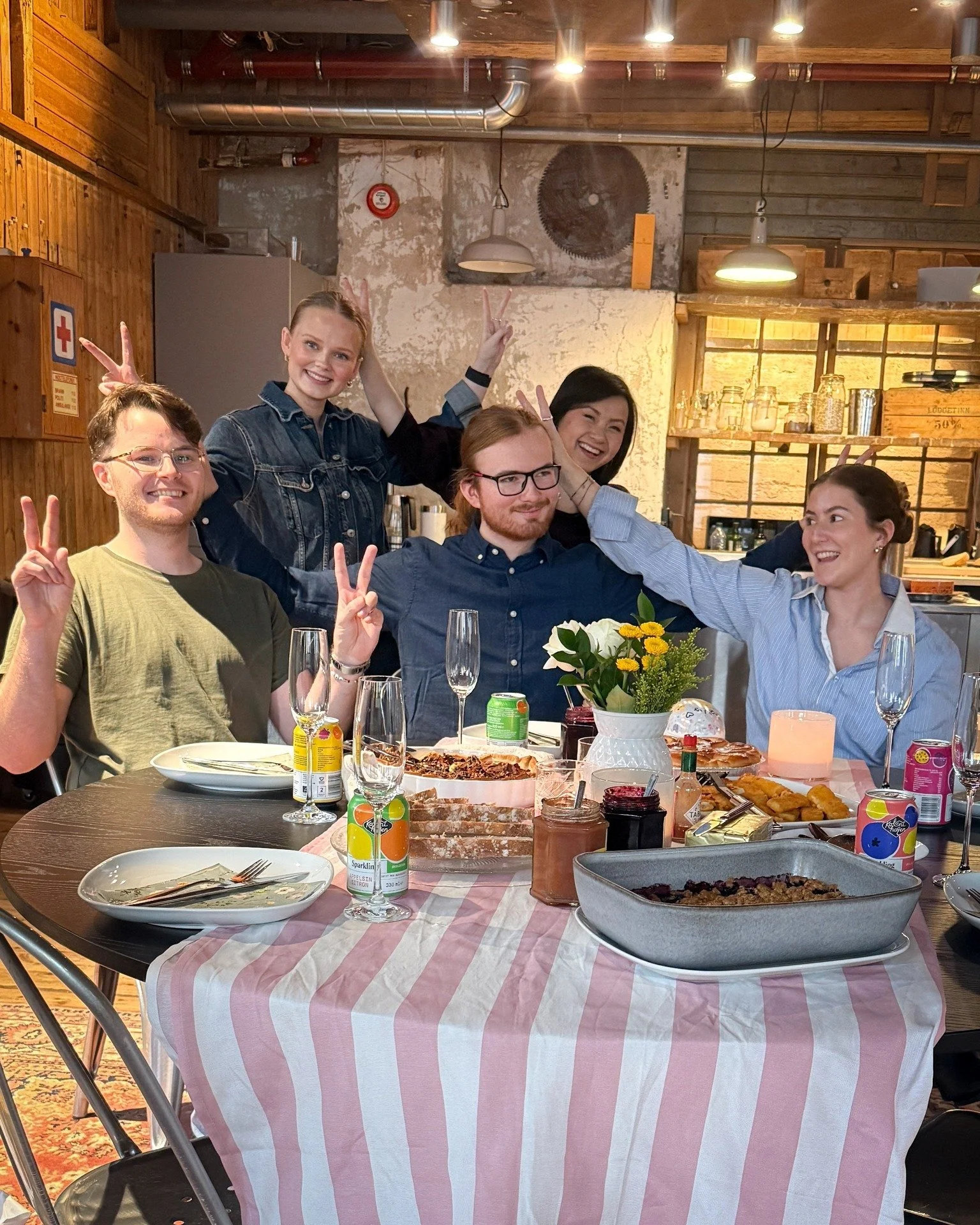 Today the Vy Strategy team came together for a warm and festive Easter lunch 🐣

The table was filled with delicious homemade food including fiskepinner, jams, fresh sourdough bread, quiche, brioche, a sweet blueberry crumble pie, and refreshing soda