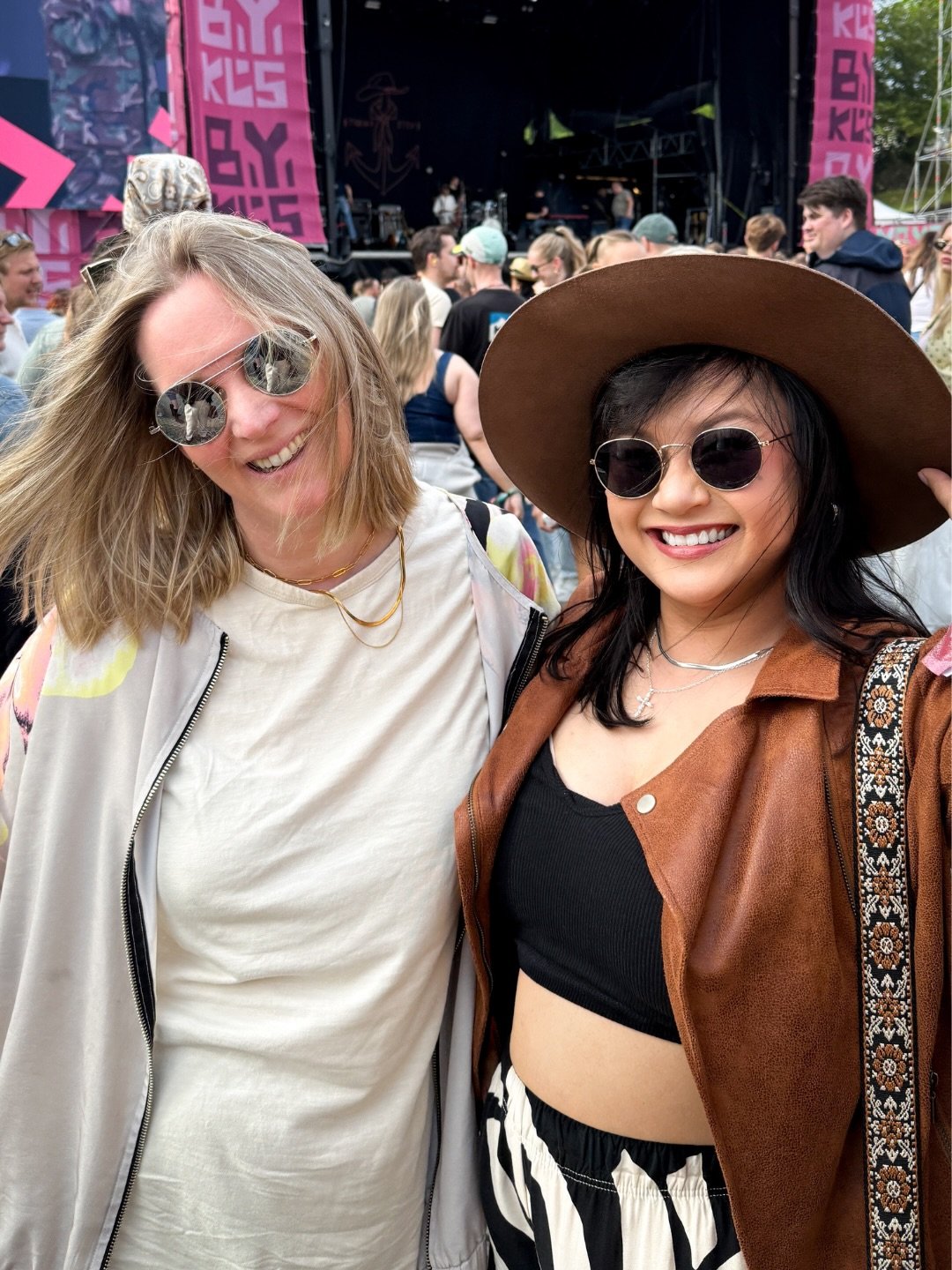 For two years, Vy Strategy had the honor of being behind the scenes of Bykalas 🌟 This year, Pia (former festivalskjef of Bykalas) and Vy got to enjoy Bykalas as VIP guests in the audience&hellip;and honestly? It was a completely different kind of ma