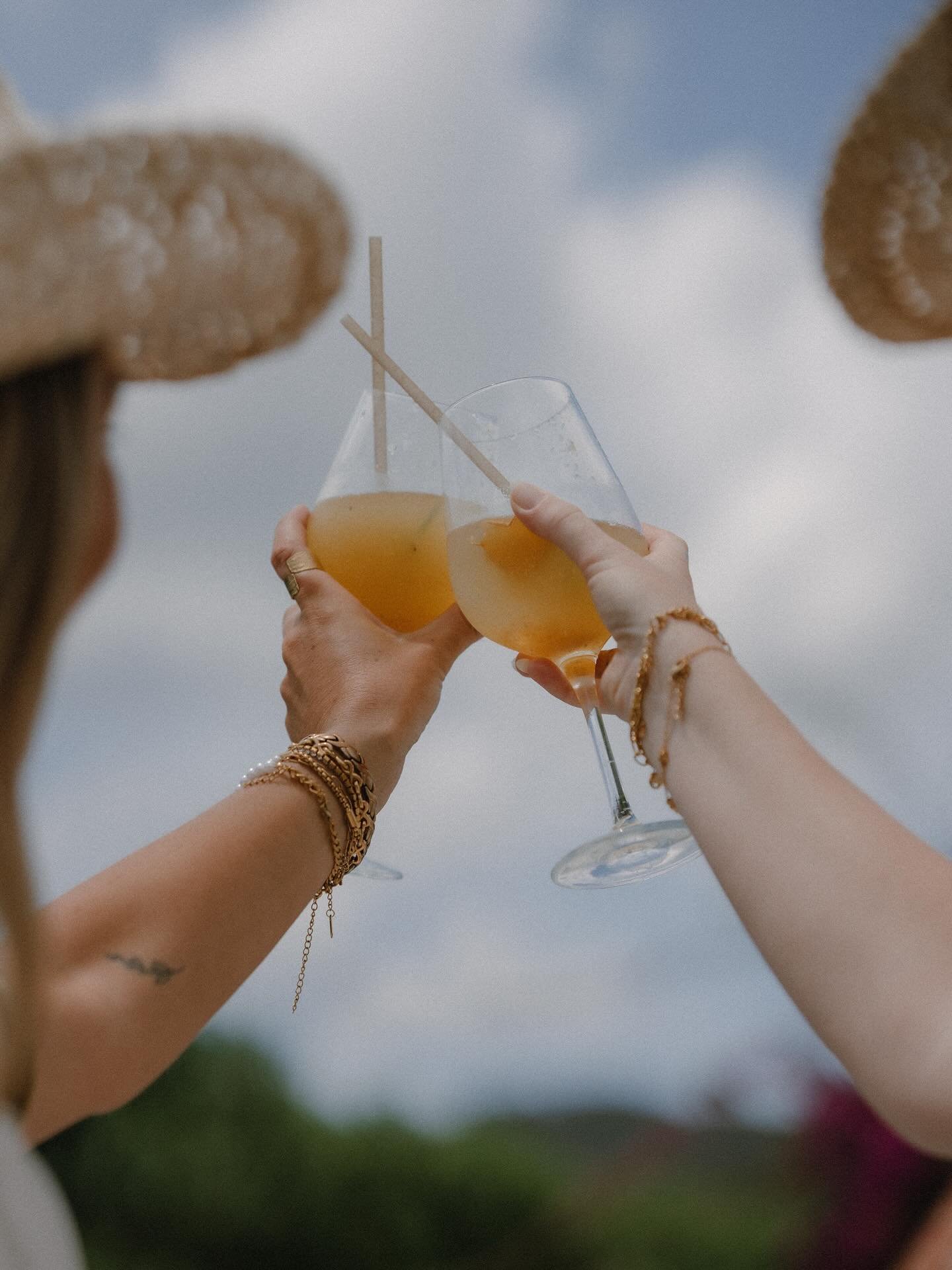 Throwback to the start of the season at our pop-up collab with @idowellness.co 🩵🥥

Serving &lsquo;bach &amp; beverages&rsquo; poolside from a peach &amp; white vermouth spritz to a creamy coconut &amp; rose margs. As well as non-alcoholic options w