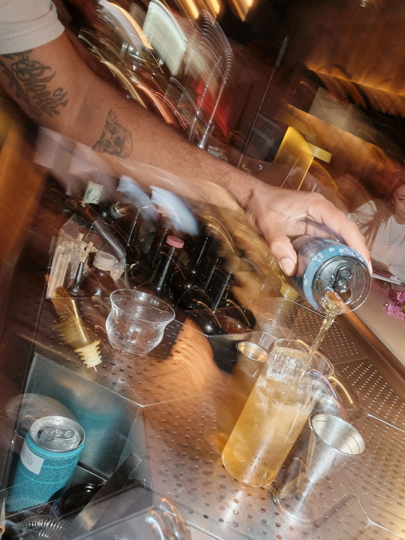 Winter events have been hitting different this year ❤️&zwj;🔥

A collaboration that brought 4 like-minded island creatives together for a community brunch hosted at @santa.g.bagelhouse in collaboration with @oranjaibiza 🚴

Perfectly Balanced whipped