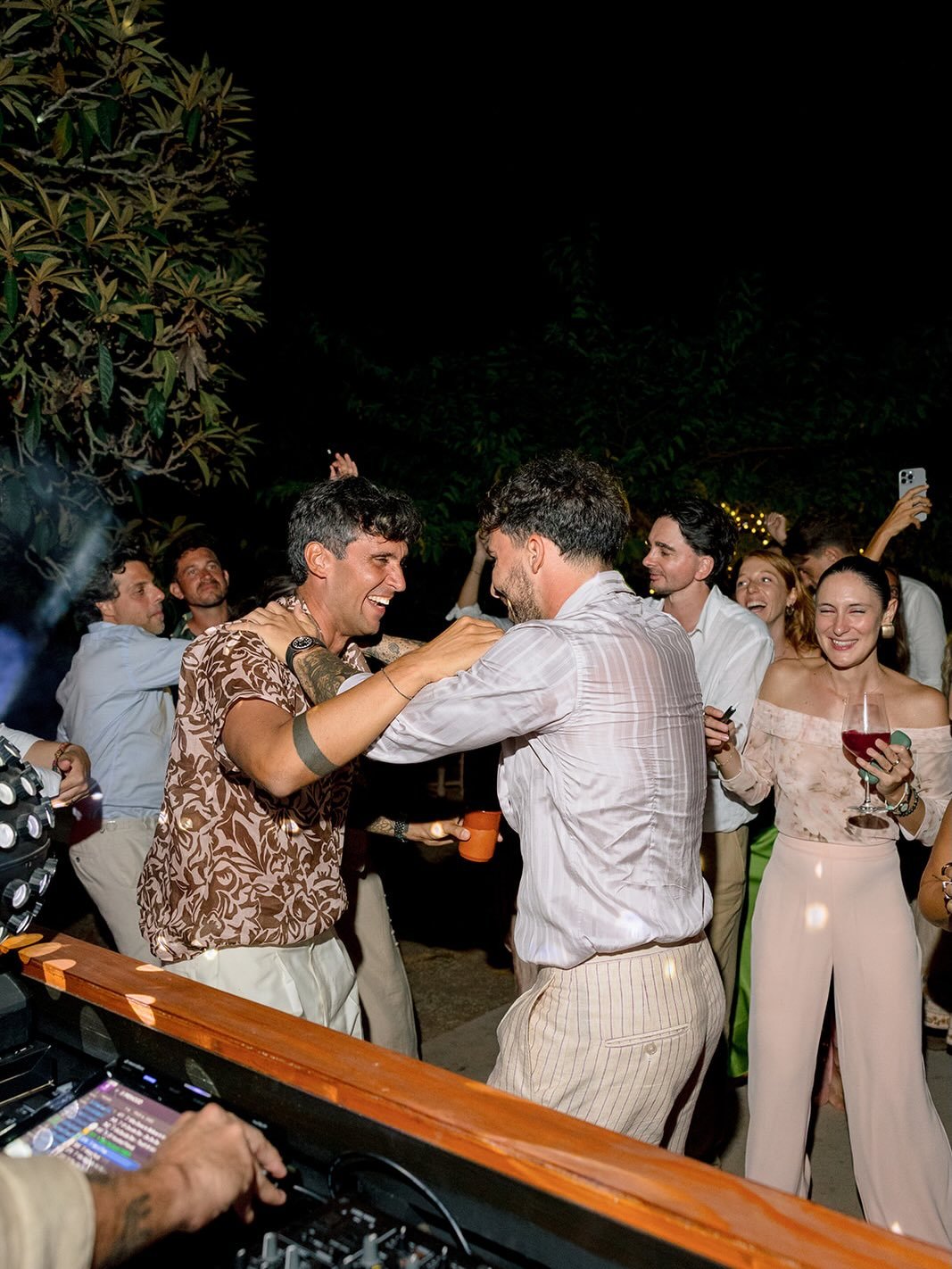 Elena + Nicoli pt.2 &mdash; the dinner and disco 🪩🍷

Transitioning from their romantic jazz-infused drinks reception.

Where we served a carefully sought out selection of natural wines by @casa.lhasa.ibiza as they dined on food by @lagrandebouffe_i