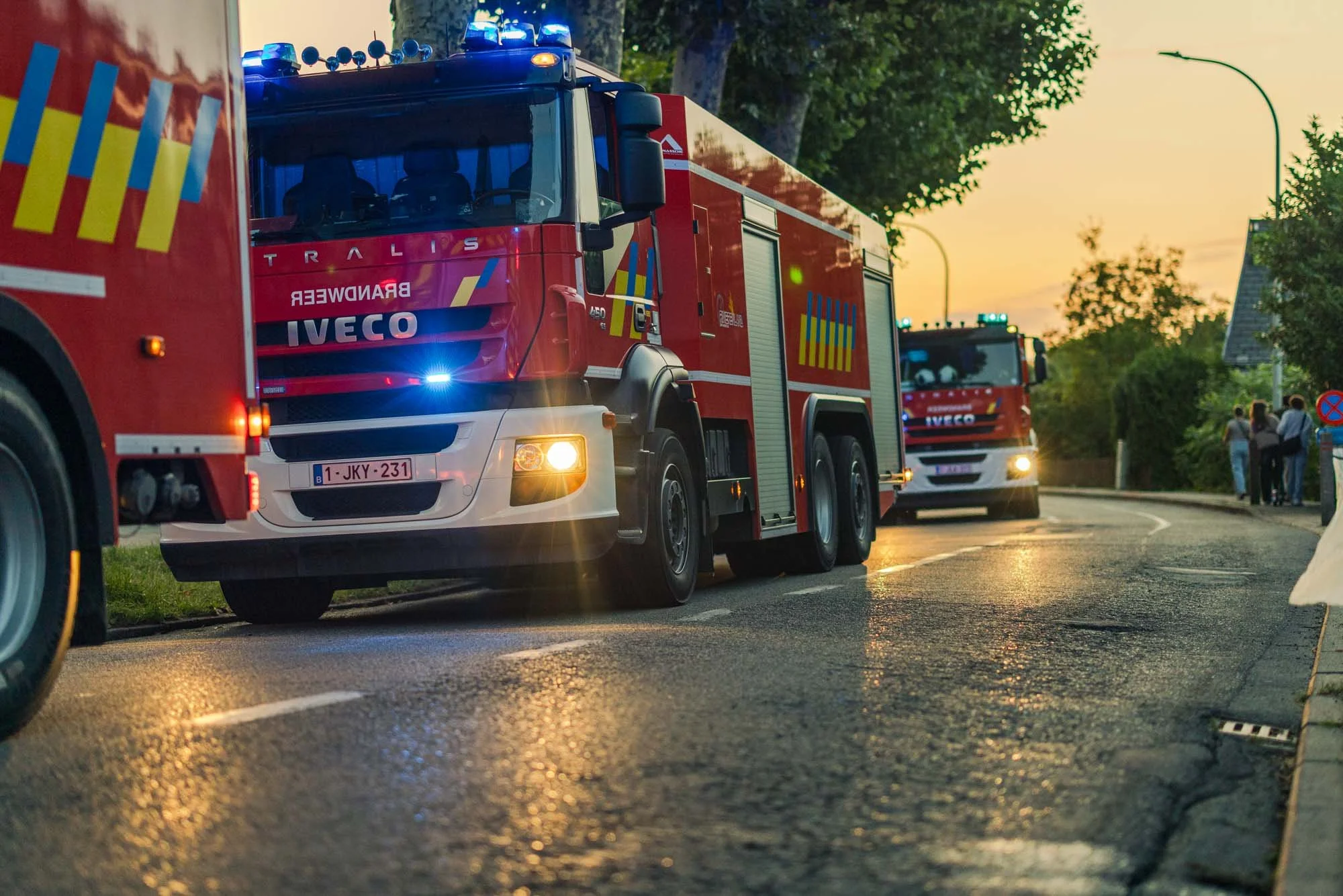 Firefighting Convoy Heads to Tomorrowland Fire Site - Boom, July 16, 2025