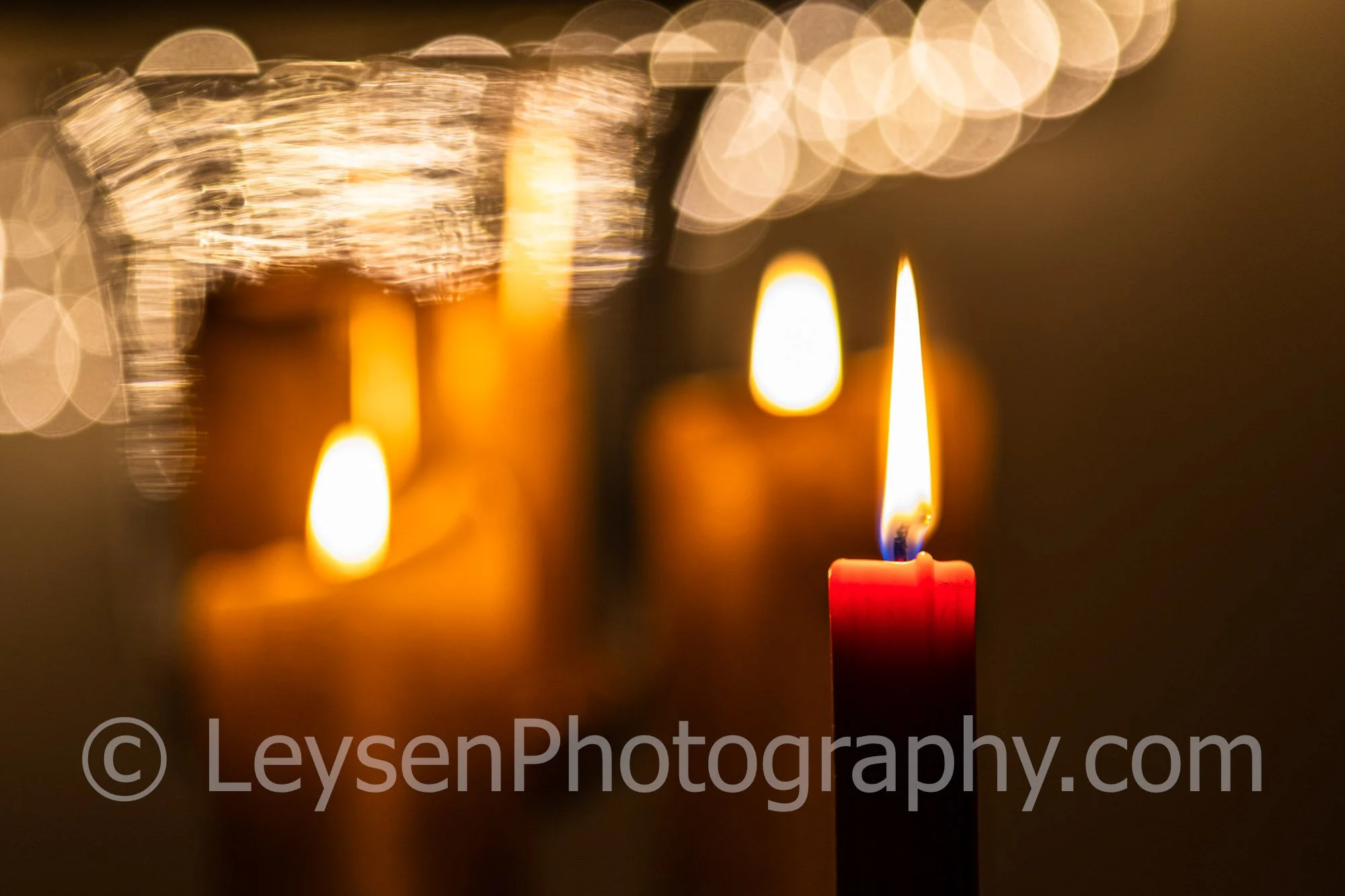 Kaarsen-Rood-vlam-sfeer-goud-14.jpg