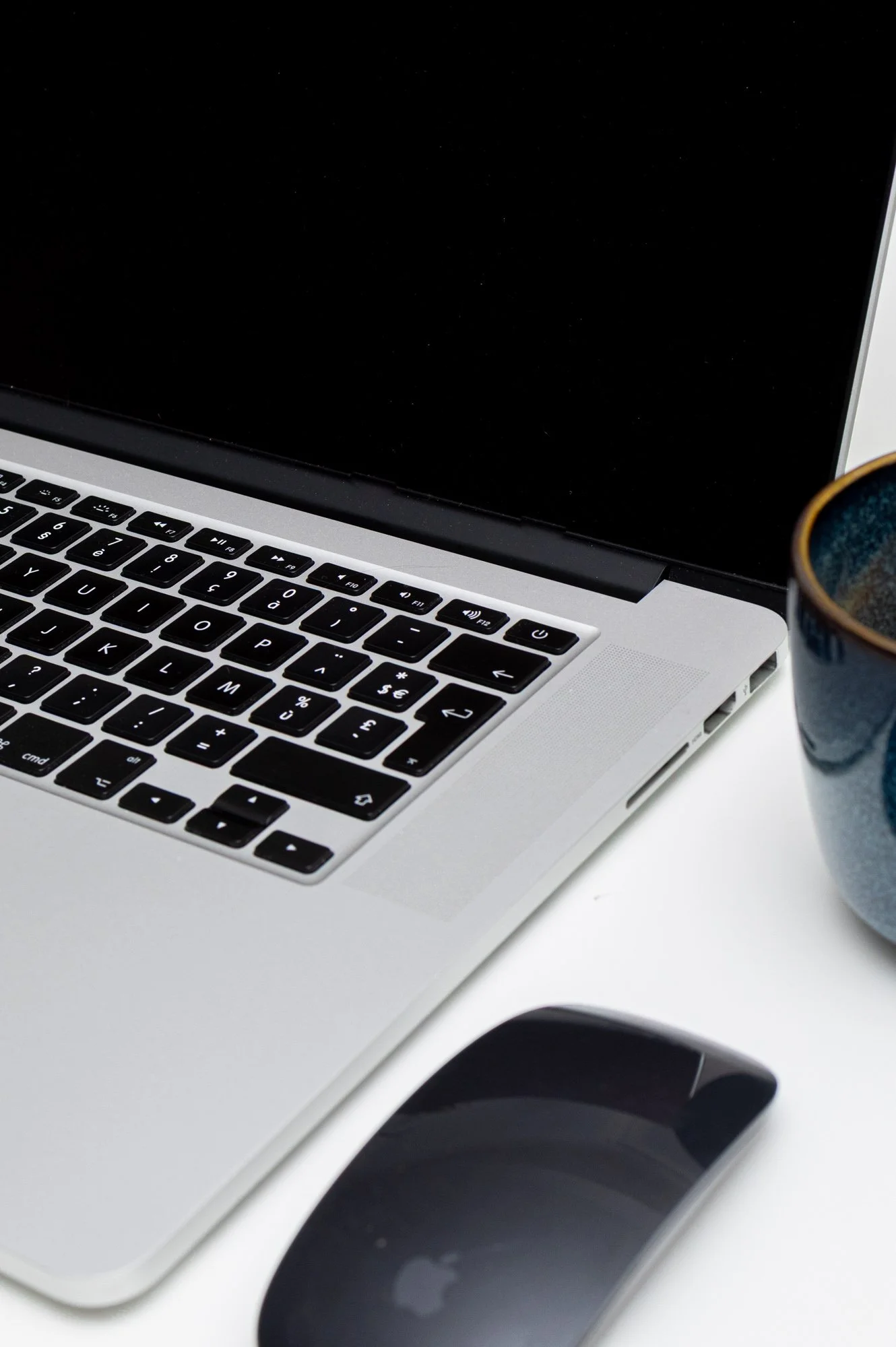minimal-workspace-laptop-coffee-stock-photo-11.jpg