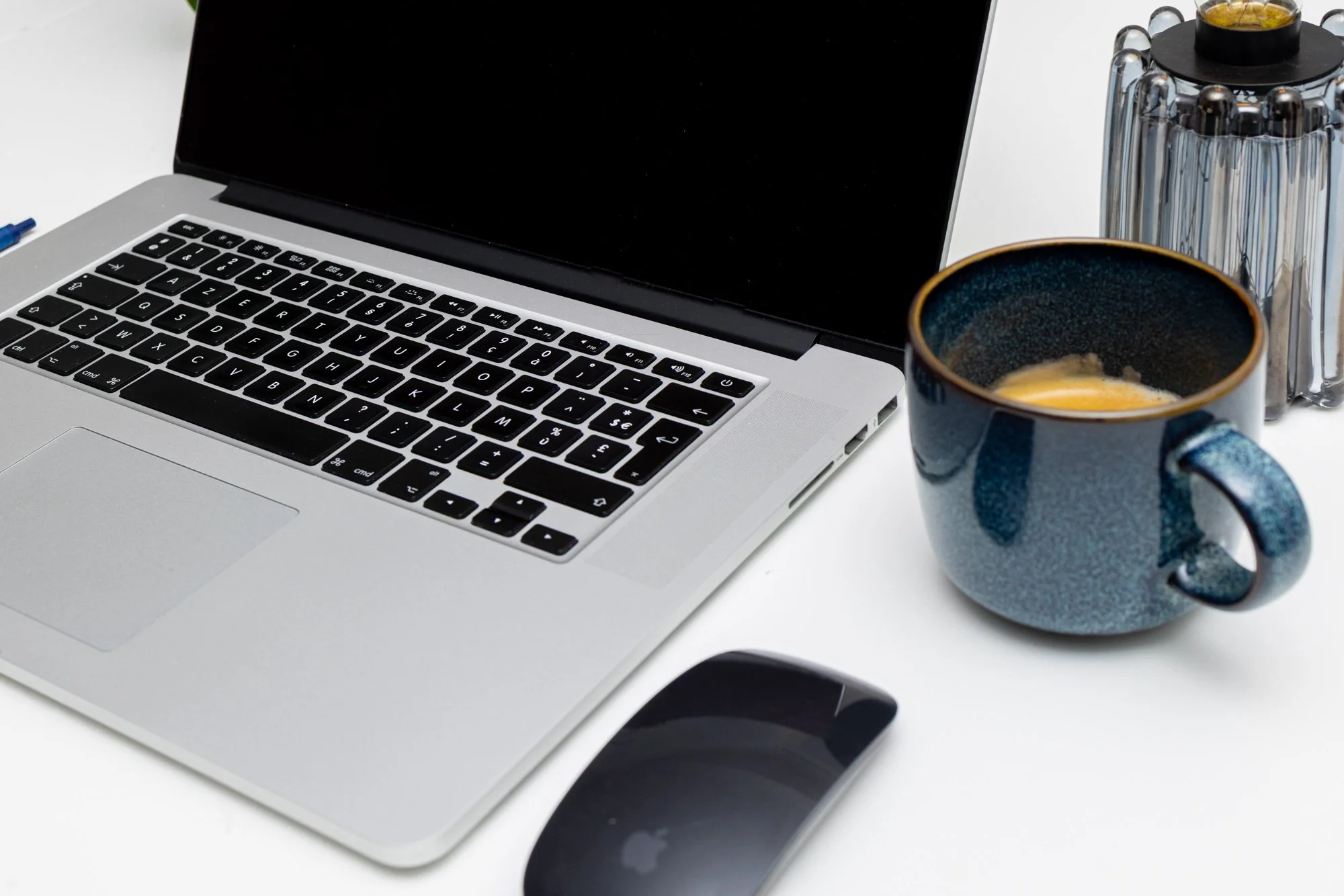 minimal-workspace-laptop-coffee-stock-photo-10.jpg