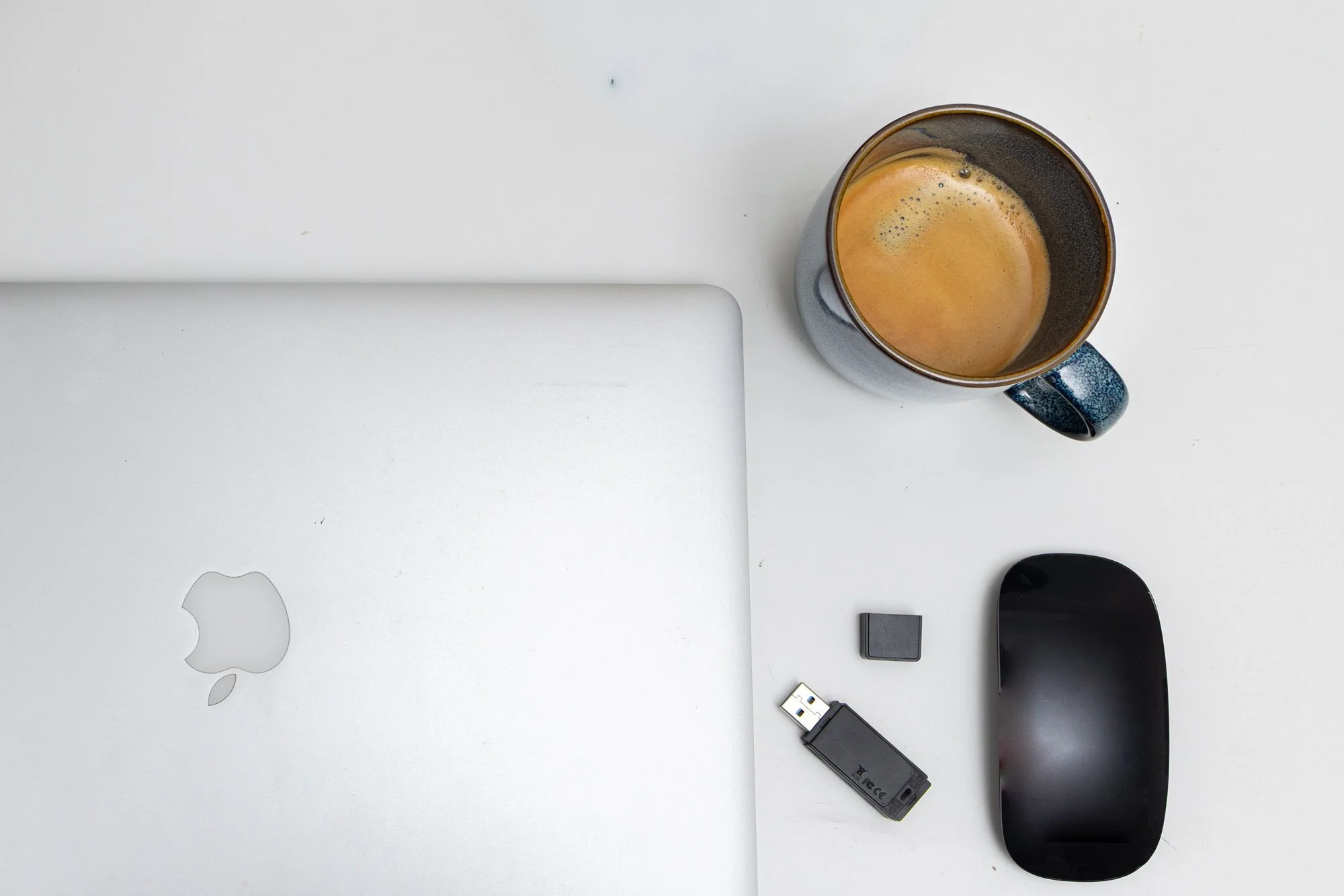 minimal-workspace-laptop-coffee-stock-photo-7.jpg