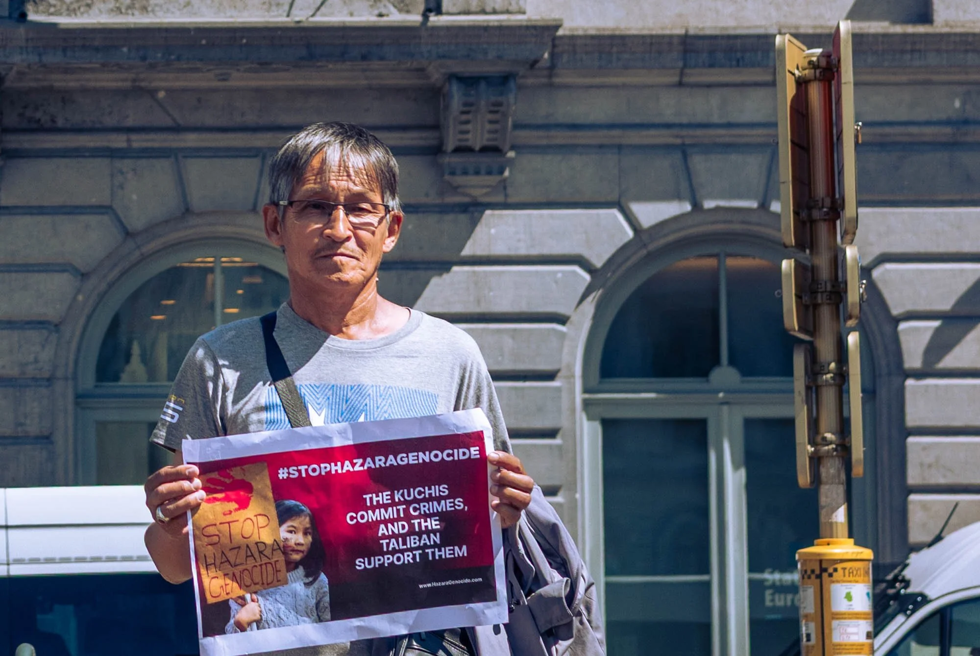 Man protests against Hazara persecution in Brussels – Brussels, July 3, 2025