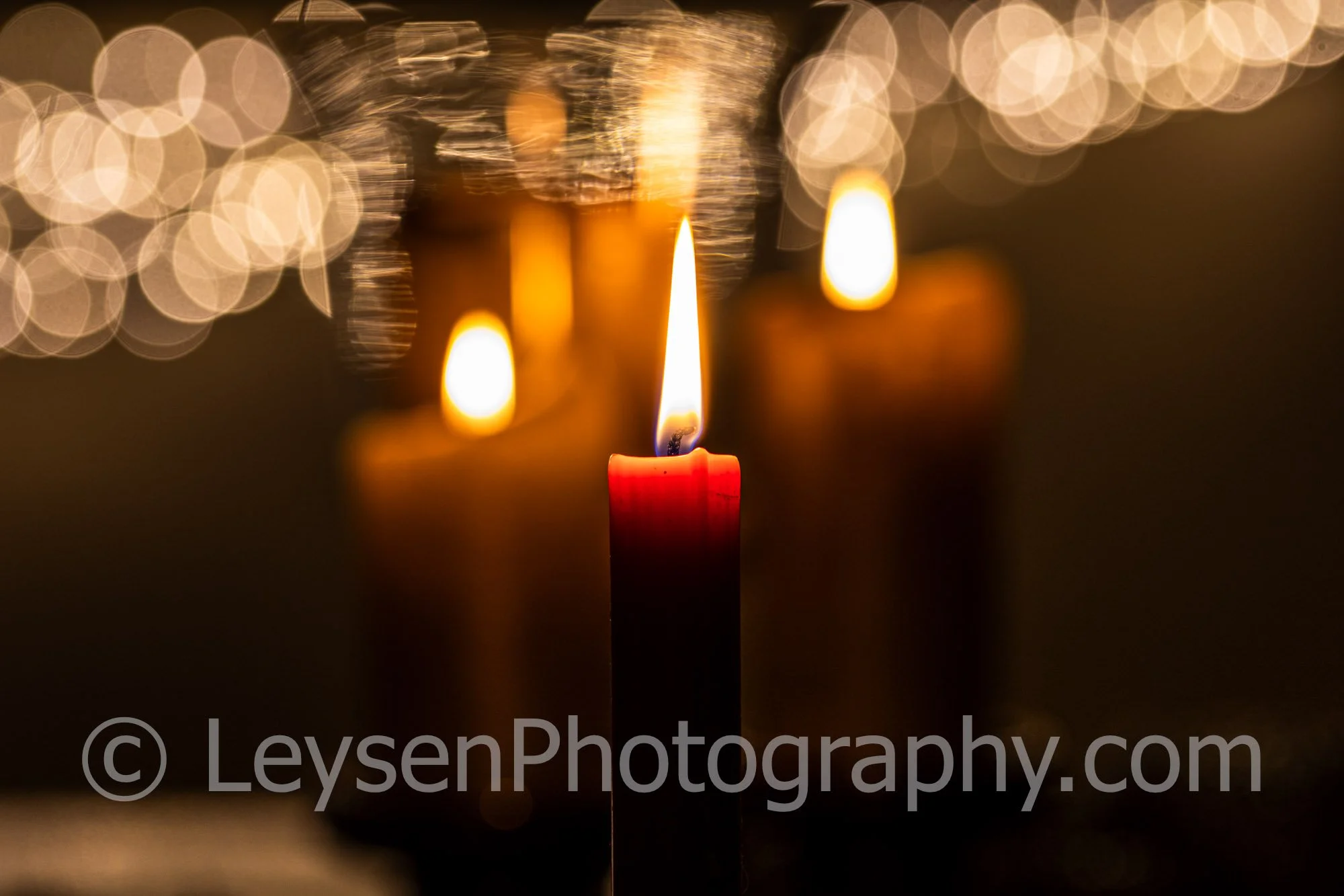Kaarsen-Rood-vlam-sfeer-goud.jpg