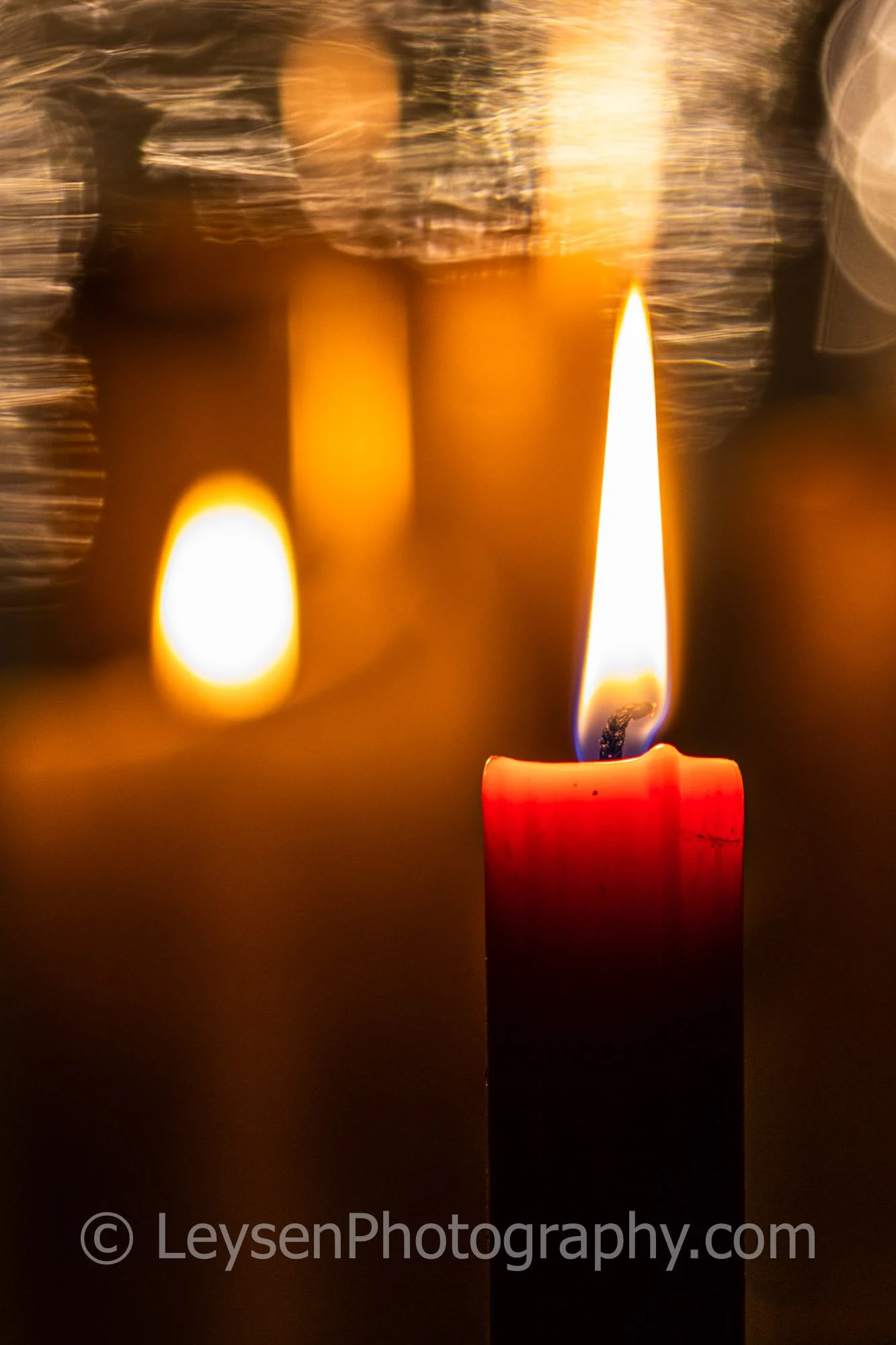 Kaarsen-Rood-vlam-sfeer-goud-3.jpg