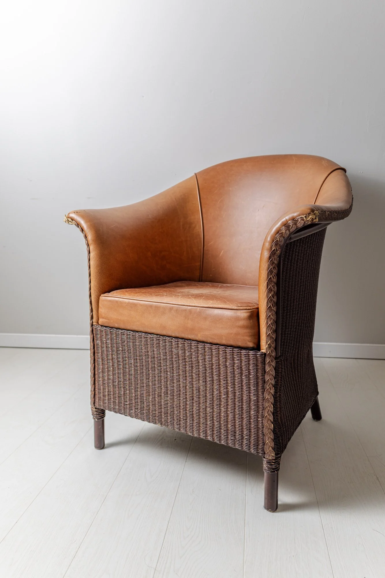 Product photo of a Vincent Sheppard Victor XL lazy chair, cognac leather color 
