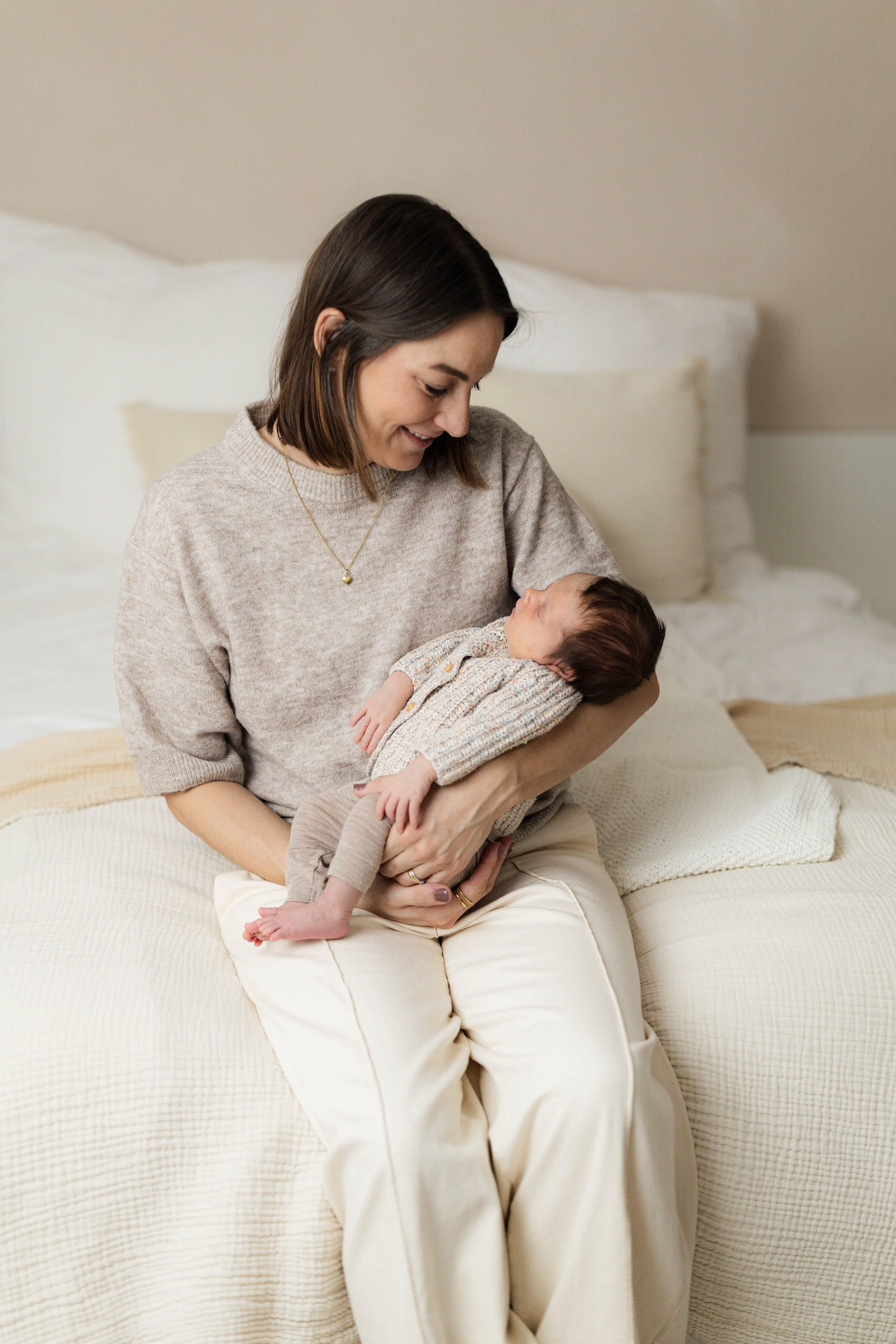 Mama und Baby beim Wohlfühlshooting