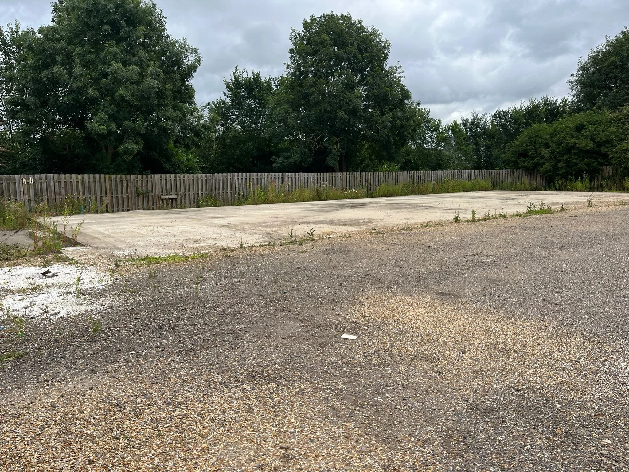 Empty outdoor site assessed for padel court feasibility in the UK