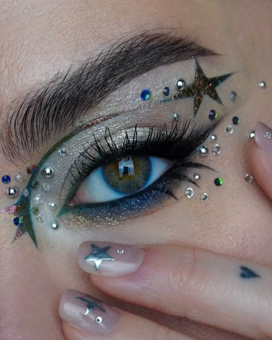 Leto&scaron;n&iacute; rok konč&iacute;m emočně stabiln&iacute; asi jako silvestrovsk&yacute; rachejtle. 😄🎆

I tentokr&aacute;t přenech&aacute;m bilancov&aacute;n&iacute; ostatn&iacute;m, kteř&iacute; se toho chopili opět s vervou. 🙌🏻

Ale r&aacut