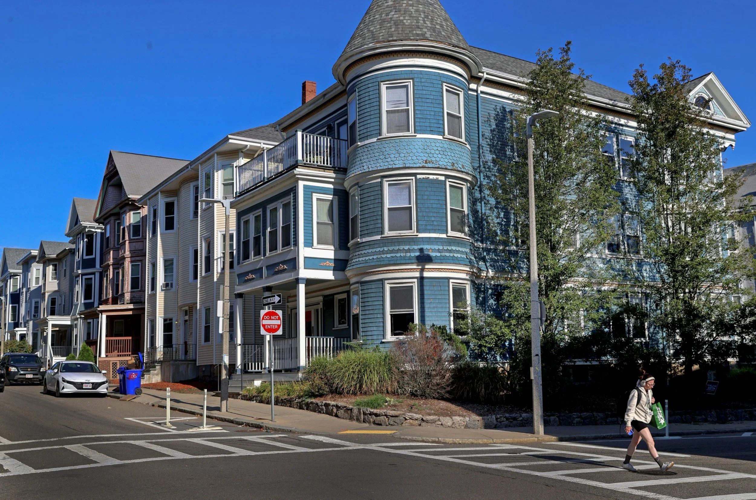 Boston Rental Market Cools, Leaving Landlord’s “Willing to do Anything.”