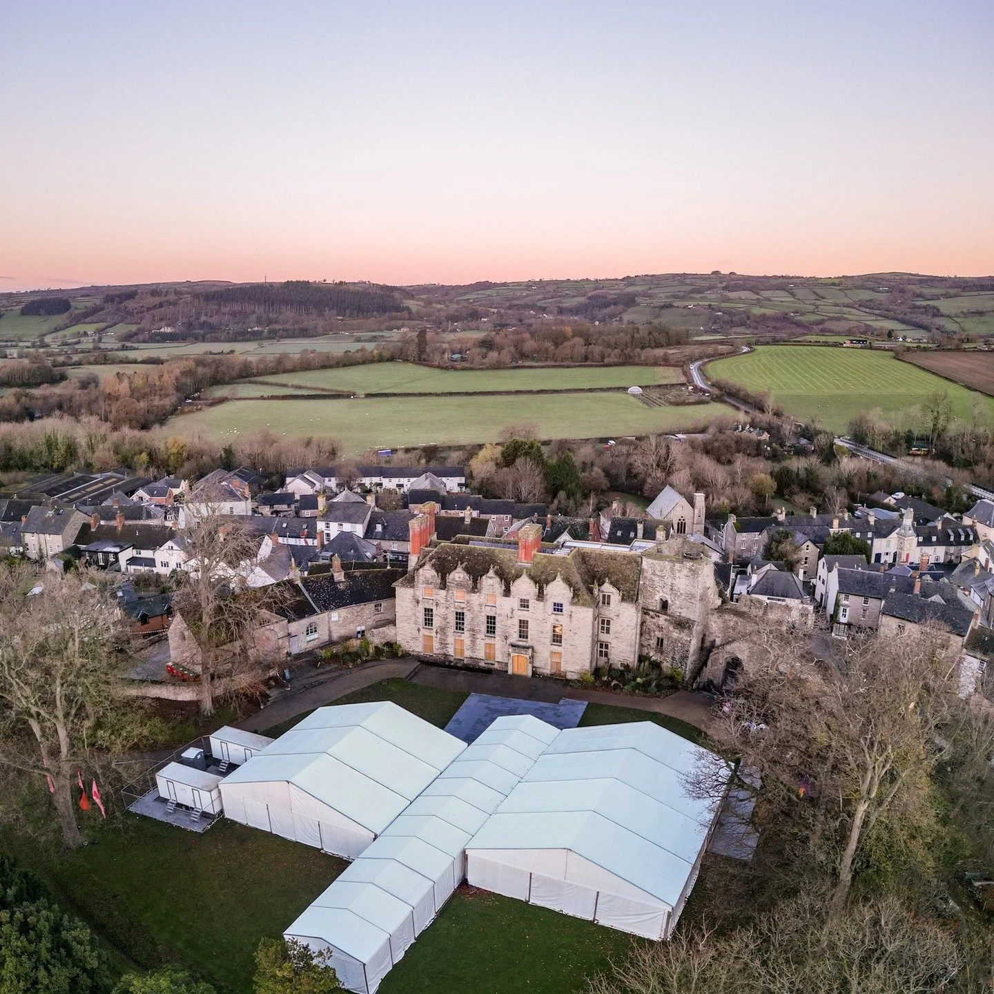 Saturday's short set at @hayfestival draws close - 5.05pm, inside @haycastletrust , free and unticketed. Twenty minutes of pure Shanty bangers in the fantastic acoustics of the Great Hall!

And, if you like that, you'll love our full gig at @globeath