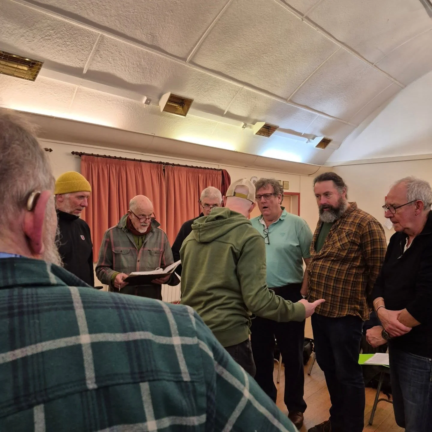 A snapshot of the Baritones in fine form, with some new additions to the best Pavarotti lookalike competition... 

#shanty #seashanties #rehearsals #hayonwye #powys