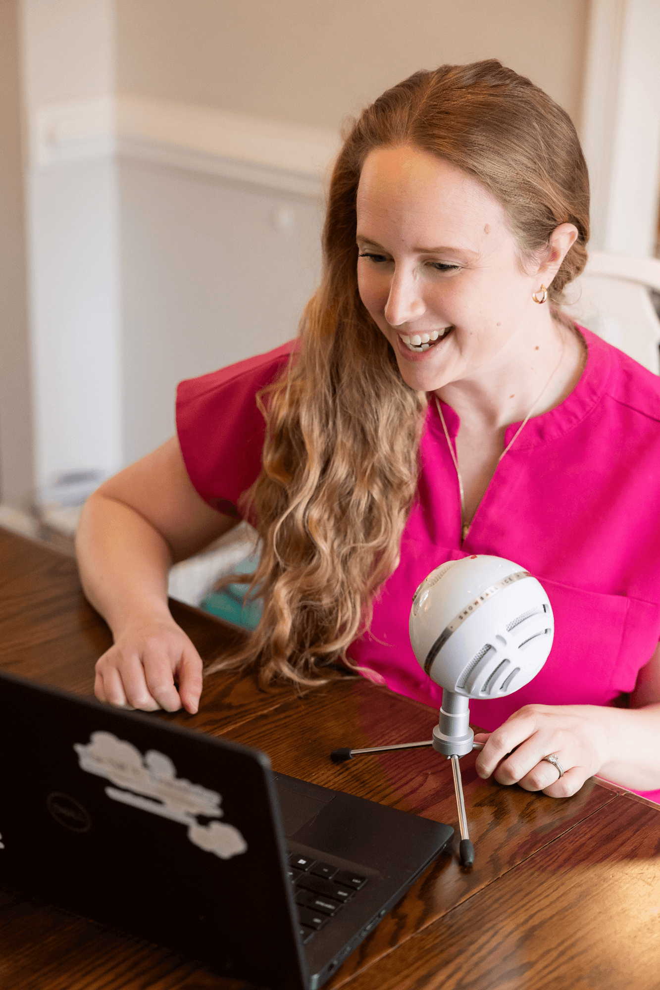 Mary Farrelly talks about her Navigating The NICU For Doulas course on her NICU podcast.